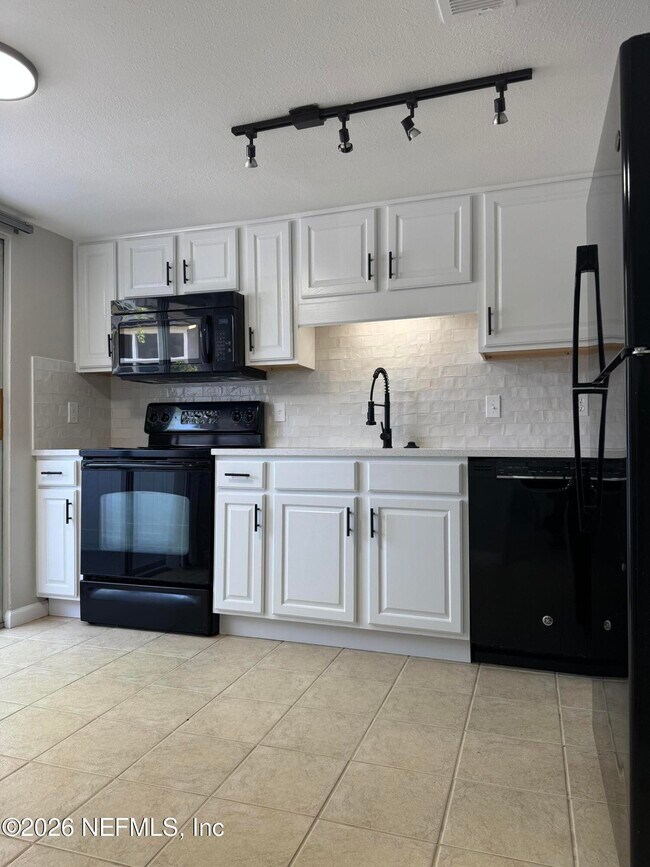 Foto del edificio - 8880 Old Kings Rd S