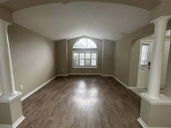 Building Photo - 1600 Bondurant Way