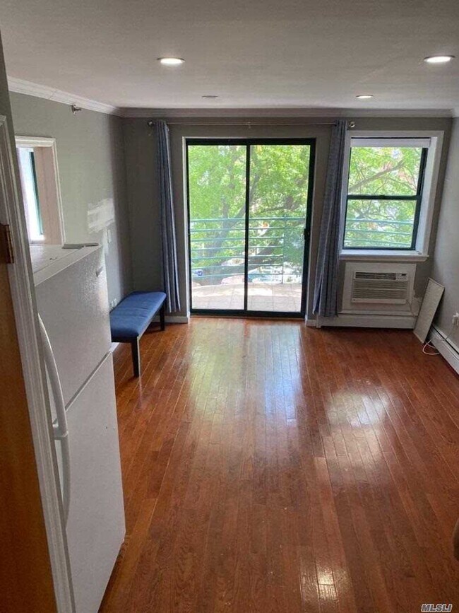 Foto del edificio - 142-23-142-37 37th Avenue