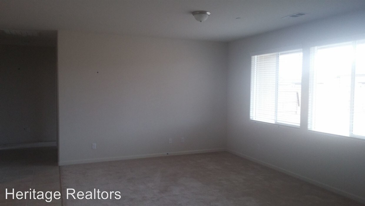 Foto principal - 1071 Geneva Dr