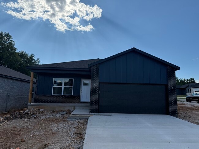 Building Photo - 4940 W Minota St