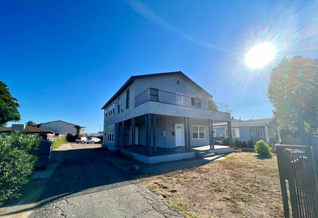 Building Photo - 844 E Monterey Ave