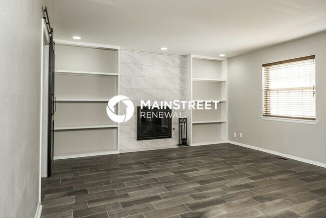 Building Photo - 5 Bedroom Pet-Friendly Home in Oklahoma City, OK with Main Street Renewal