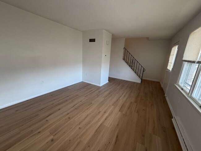 Foto del edificio - 325 Griffith Dr