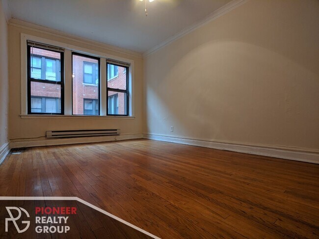 Building Photo - 3937 N Janssen Ave