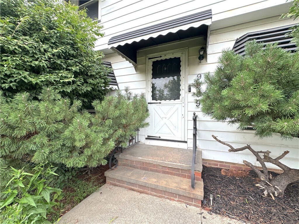 9309 Garfield Blvd Garfield Heights, OH 44125 – photo 3