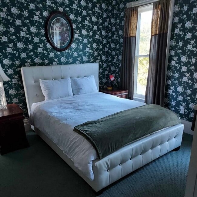 Building Photo - 16 Main St