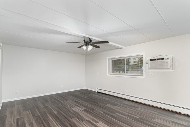 Building Photo - 224 E Bailey Rd