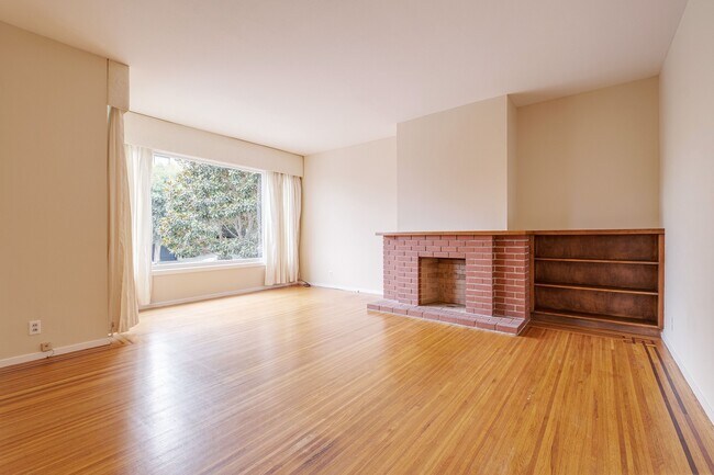 Building Photo - 2631 Baker St