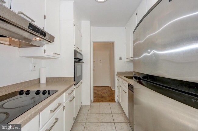 Foto del edificio - 4101 Cathedral Ave NW
