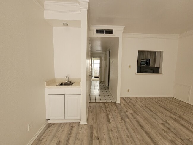 Building Photo - 4339 Buena Vista St