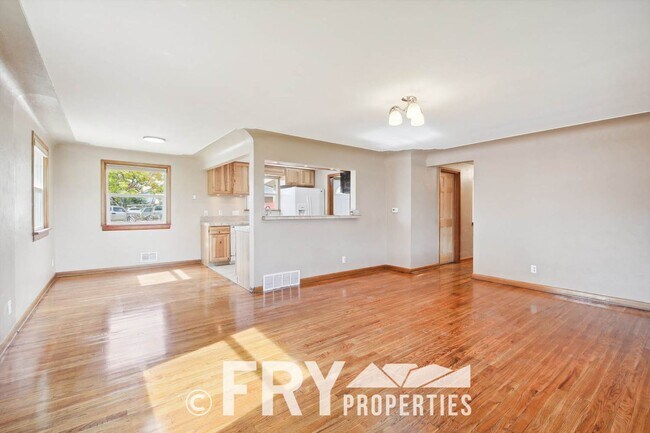 Building Photo - Brick Ranch Home Near Olde Town