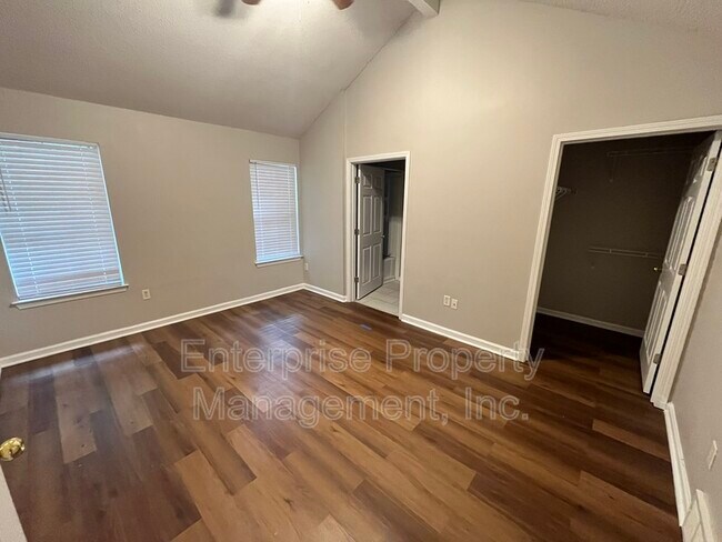 Foto del edificio - 1513 Estacada Way