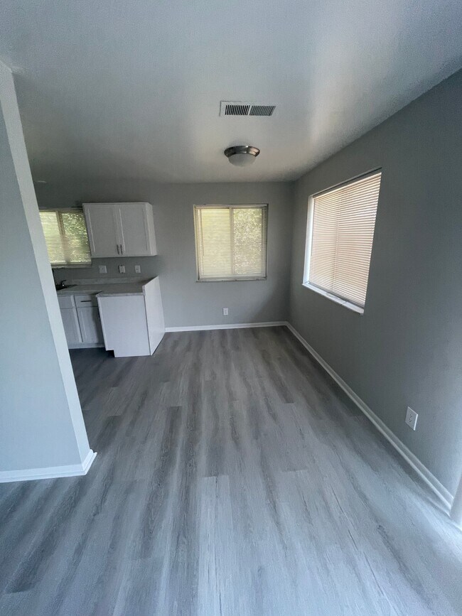 Foto del edificio - 1702 N Ritter Ave