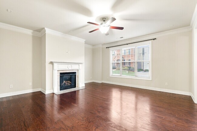 Foto del edificio - 4 Bed/3 Bath Townhome (no common walls) ready to occupy