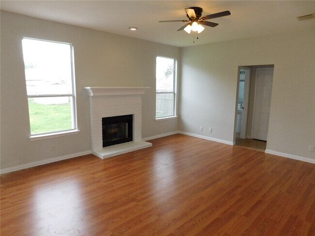 Building Photo - 703 Thrush Dr