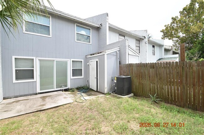 Foto del edificio - 5009 Terrace Village Ln