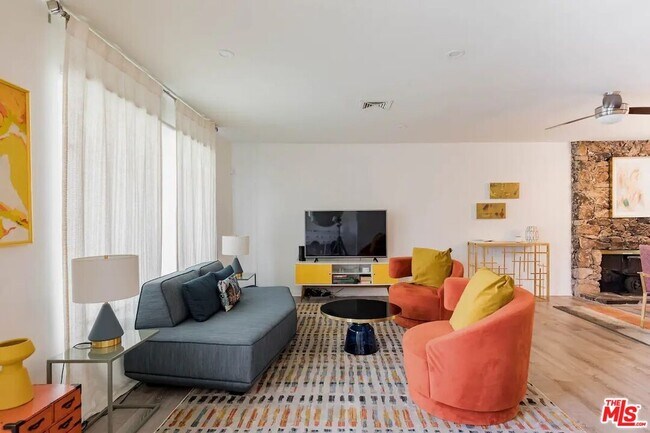 Foto del edificio - 1390 S San Joaquin Dr