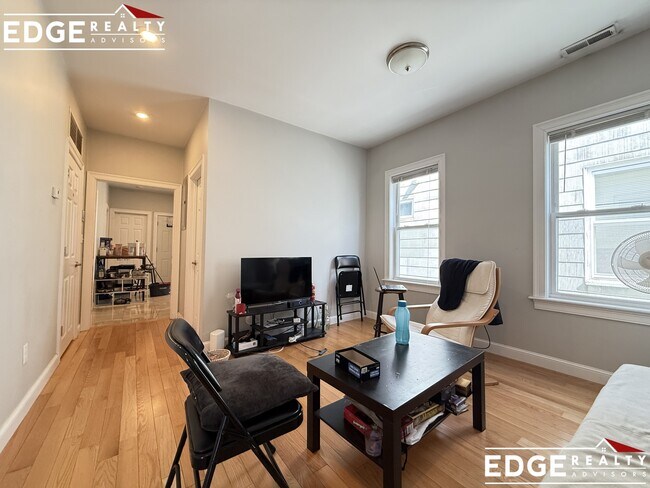 Foto del edificio - 83 Newbury St