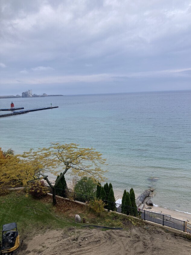 103 W Dixon Ave, Charlevoix, MI 49720 Condo for Rent in Charlevoix