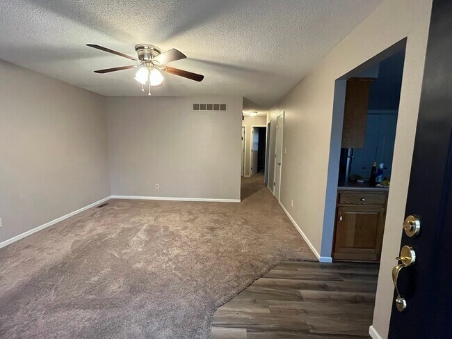 Living Room, from front door - 812 Brentwood Ave