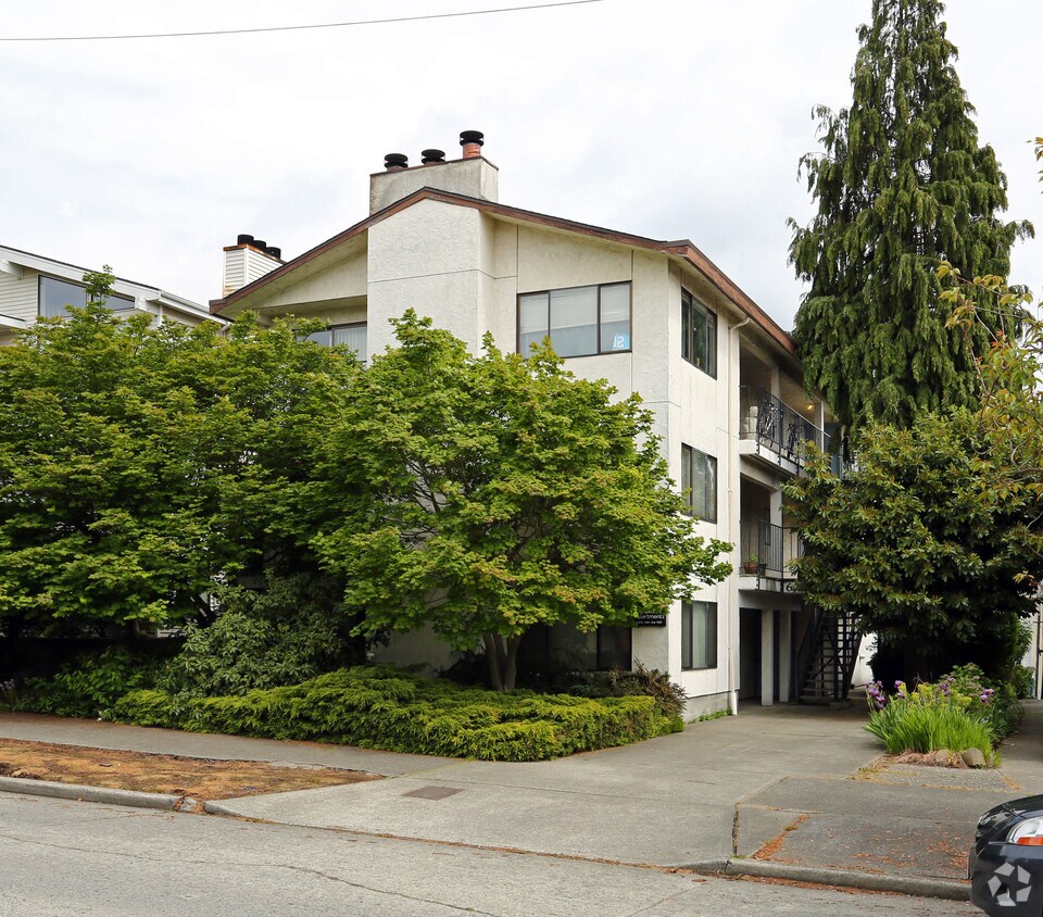 Primary Photo - 14th Ave Apartments