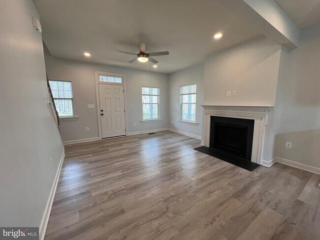 Building Photo - 9301 Heritage Village Ct
