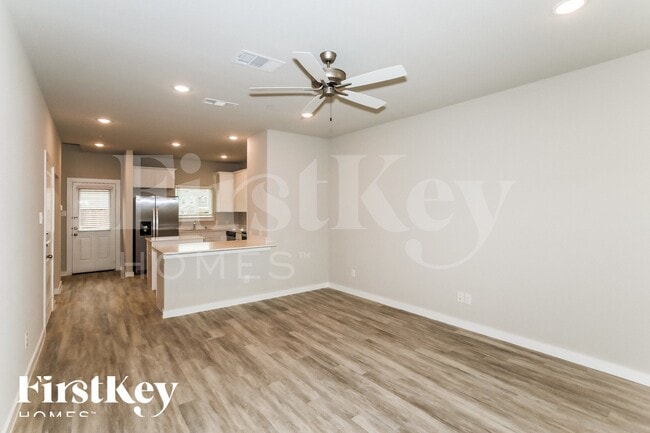 Building Photo - 327 Niki Dr