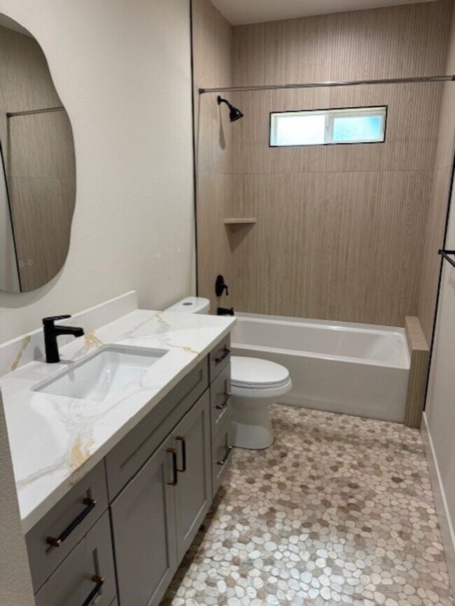 Foto del edificio - Home for Rent in Fair Oaks, CA
