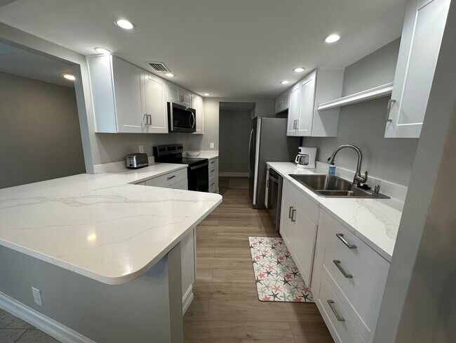 Foto del edificio - 11811 Avenue Of Ave