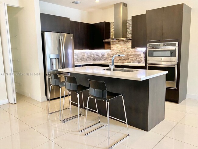 Foto del edificio - 6415 NW 102nd Path