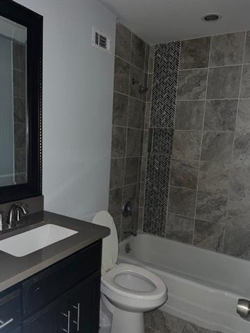 Foto del edificio - 4131 Shoreline Dr