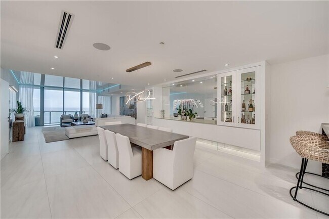 Building Photo - 2200 N Ocean Blvd