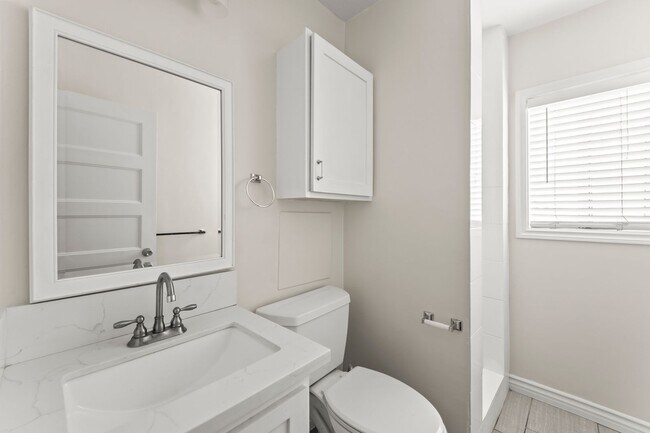 Foto del edificio - 4104 E 7th St