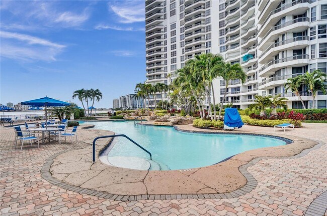 Foto del edificio - 19101 NE 36th Ct