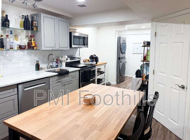 Building Photo - 9318 W Coal Mine Ave