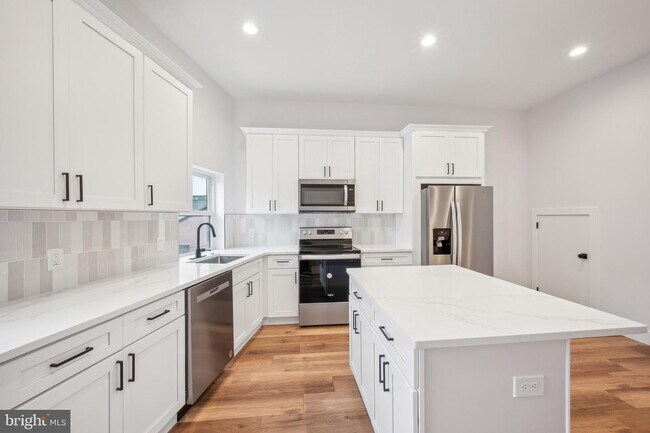Building Photo - 1255 Leopard St