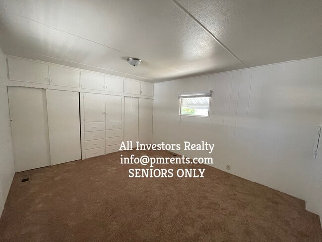 Foto del edificio - 141 Douglas Dr