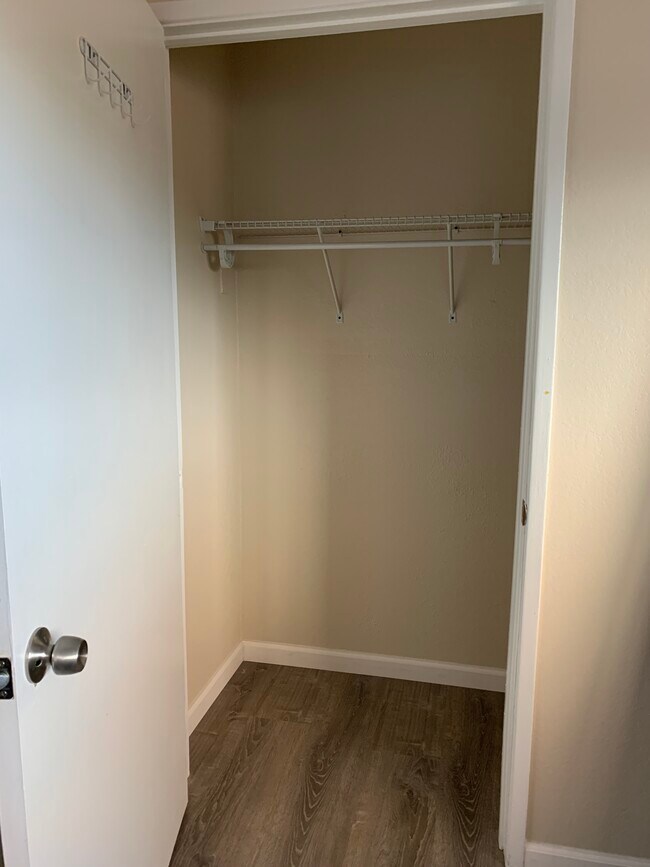 Foto del edificio - 4234 E Western Dr