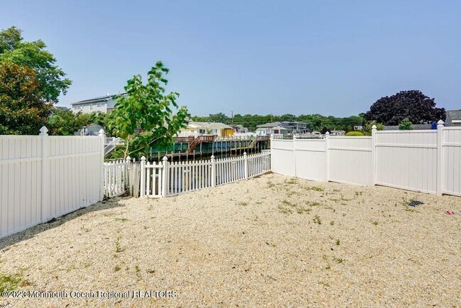 Foto del edificio - 884 Mill Creek Rd