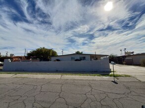 Building Photo - 341 W Calle Margarita