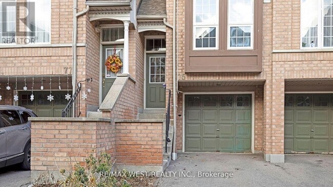 Building Photo - 50-50 Strathaven Dr