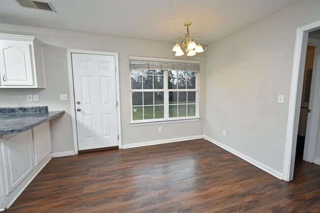 Building Photo - 3544 Mutimer Dr