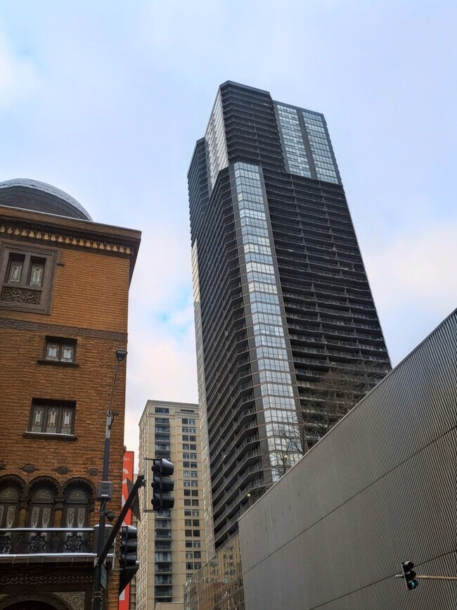 Building Photo - 10 E Ontario St