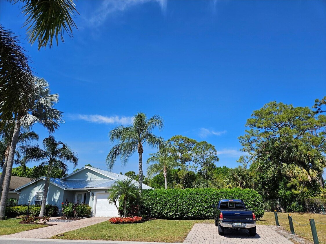 Foto principal - 8904 SW Fishermans Wharf Dr