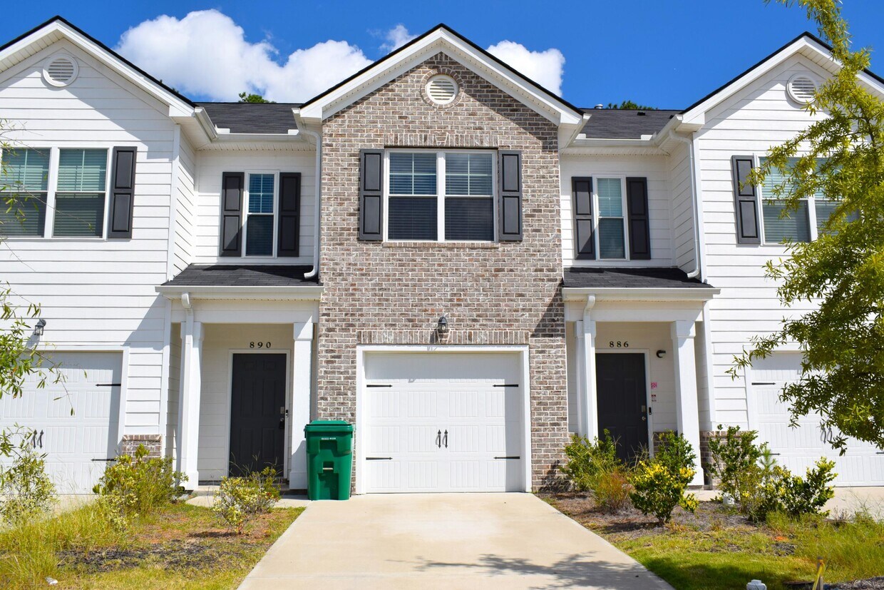 Primary Photo - 890 Quaint Parish Cir