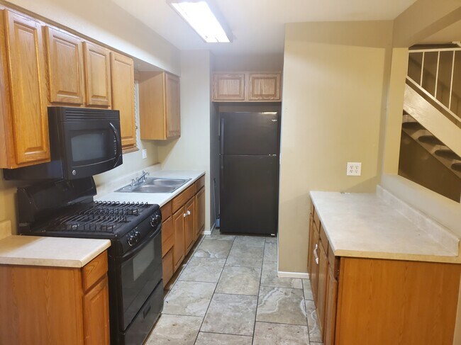 Building Photo - 592 Blue Lagoon Dr