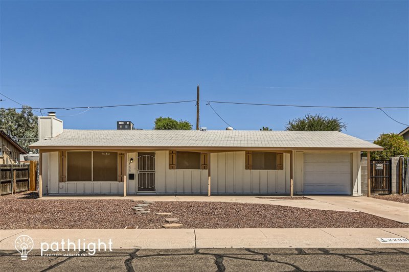 Primary Photo - 2208 W Laurel Ln