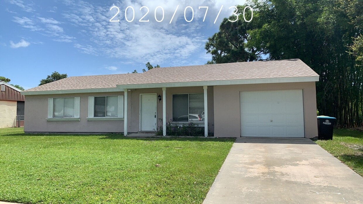 Primary Photo - Nice home in a central location!
