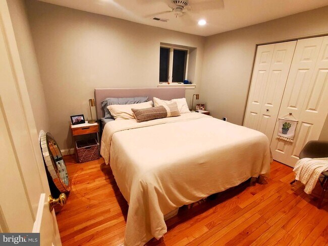 Foto del edificio - 1417 Chapin St NW